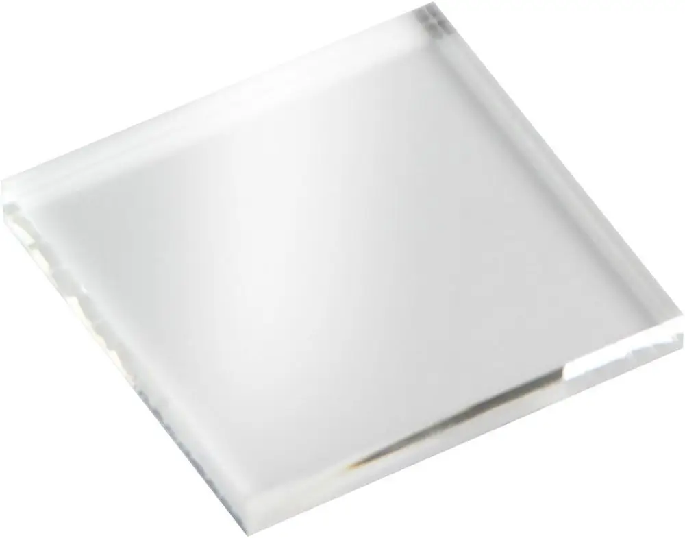 Klare, quadratische Glasscheibe von Bosch, mit schmalen Rändern und flacher Oberfläche, auf hellen Hintergrund platziert.
